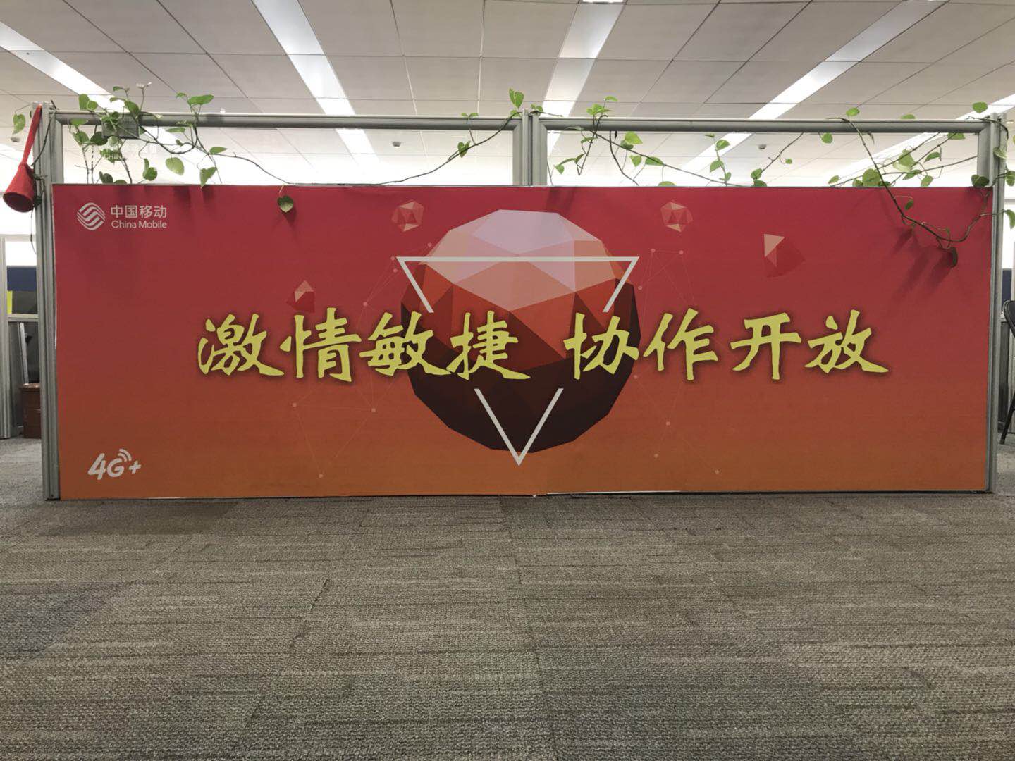 樹立先鋒榜樣，學習優(yōu)秀經驗